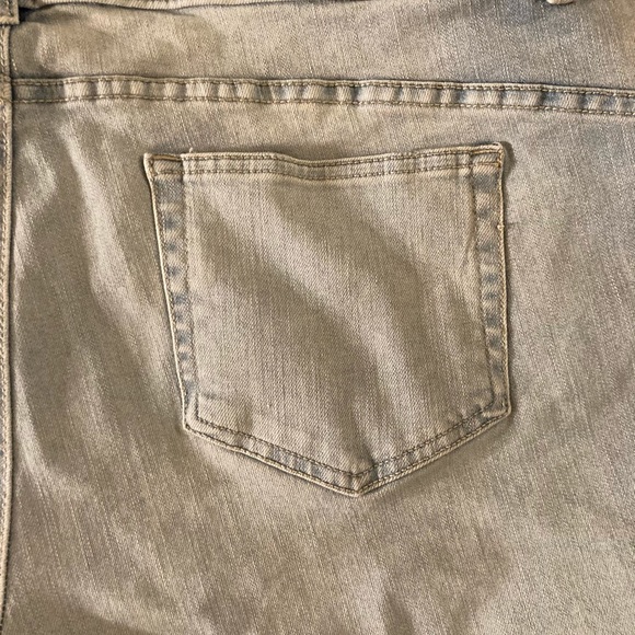 Terra and Sky jean shorts - Picture 7 of 8